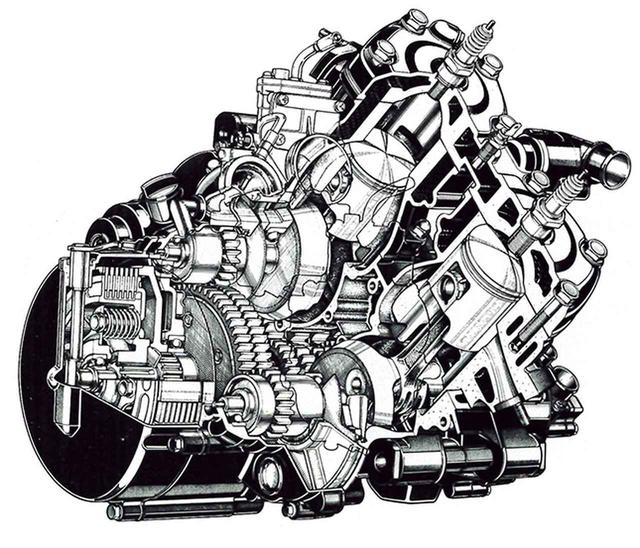 画像: パワーユニットは、2本のシリンダーが前後に並ぶタンデムツインで、レーサーKR250は2本が直立するが、公道向けKR250では33度前傾させることで、後ろ側を前側より配置するなどの相違点がある。