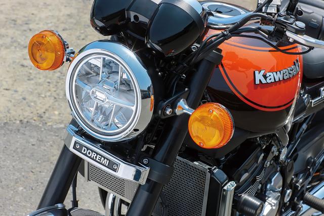 画像: フォークカバーエンブレム(文字は写真のDOREMIのほか、DOHCやKAWASAKIあり)、Z1スタイルの大型レンズによるLEDウインカー/丸棒形状のウインカーステー/LEDウインカー用のワイドワットウインカーリレー/Dコンチハンドル+グリップヒーター/LEDテールは販売中。