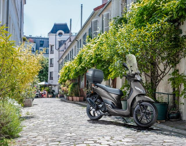 画像2: プジョーのバイクは赤坂のショールームで試乗できます!
