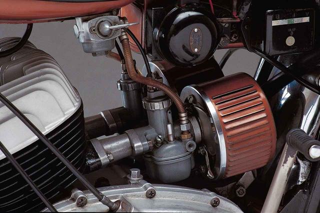 画像5: オートバイの生産開始直後からレースで活躍したヤマハの市販スーパースポーツ