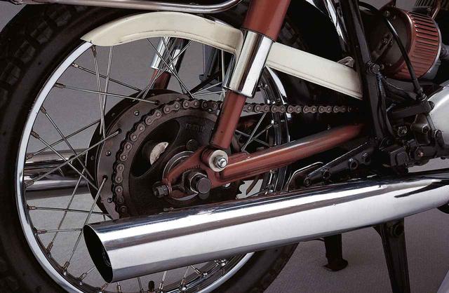 画像11: オートバイの生産開始直後からレースで活躍したヤマハの市販スーパースポーツ