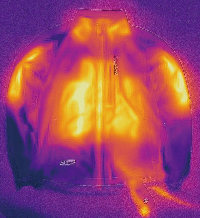 画像2: ストレッチ素材を採用した動きやすさ抜群の電熱ウエア