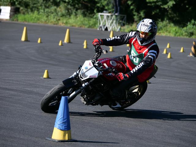 画像: C1級1位 白川晋也選手&VTR250 1分32秒748