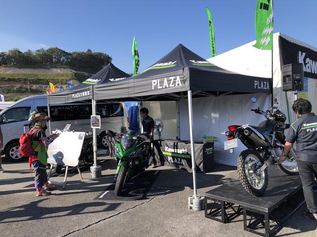 画像4: レースの合間には、パドックも楽しめる!