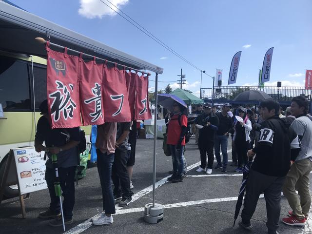 画像5: レースの合間には、パドックも楽しめる!