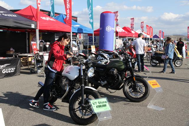 画像: 試乗車以外に、展示車両も多数並んでいます!