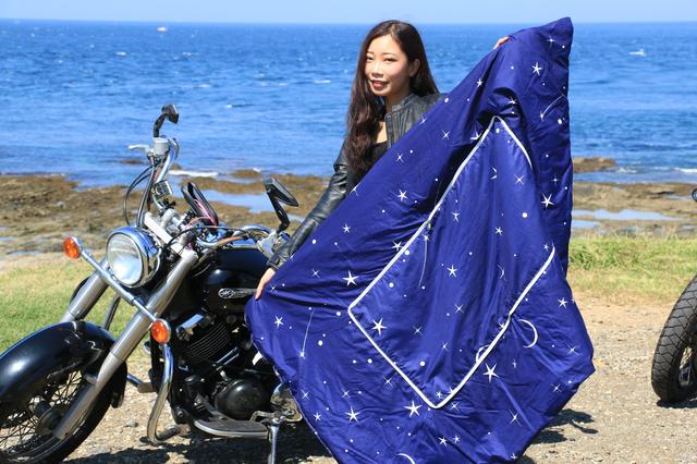 画像2: ①形が変わって、さまざまな場面で大活躍! 100円ショップの高級品、540円で買ったクッション・ブランケット