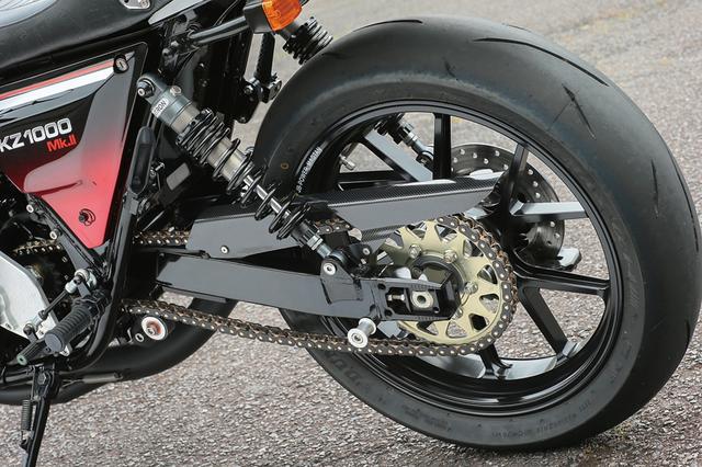 画像: 前後ホイールはマグネシウム合金鍛造品のビトーR&D MAGTAN JB3でサイズはノーマル1.85-19/2.15-18から2.75-18/4.50-18インチに。