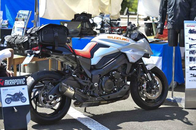 画像: 9月15日に開催された「KATANAミーティング2019」にも、ほぼ同じ仕様のカスタムKATANAを出展。このときはバッグを積載し、フェンダーレスキットにさり気なく備わった荷掛け箇所の存在をアピールしました。