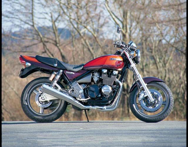 画像: KAWASAKI 平成8年/1996年 1996年に登場。最大の変更点は空冷直4エンジンが4バルブ化などの大改良を受けたこと。車体の基本構成は受け継ぐが、足回りを中心に改良。