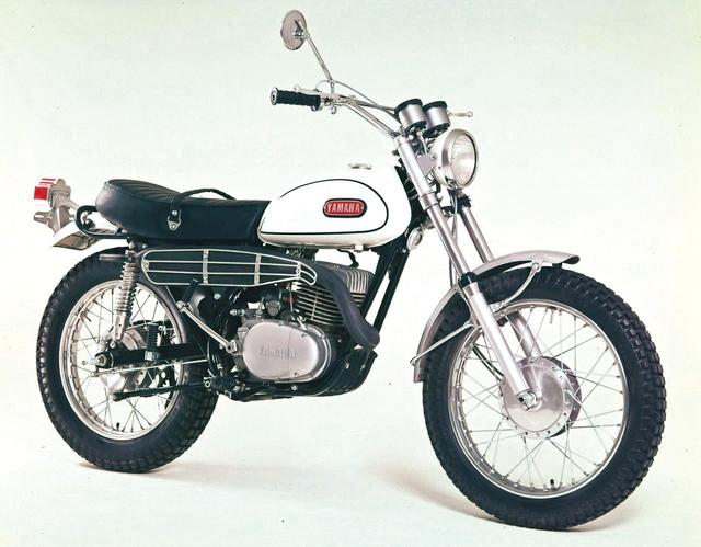 画像: ●空冷2スト・ピストンバルブ単気筒●246cc●18.5PS/6000rpm●2.32kg-m/5000rpm●123kg●3.25-19・4.00-18●19万3000円