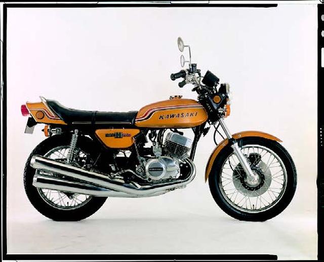 画像: ●空冷2スト・ピストンバルブ並列3気筒●748cc●74PS/6800rpm●7.9kg-m/6500rpm●192kg●3.25-19・4.00-18●36万5000円