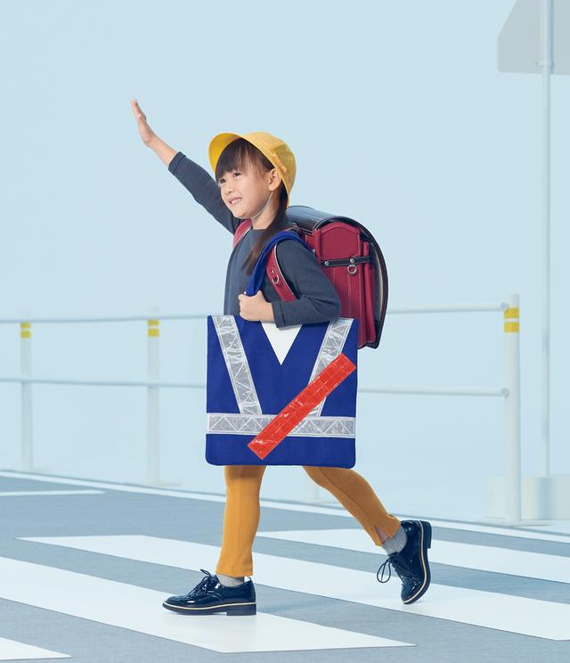 画像2: 暗闇で光ると、まるで「おまわりさん」の制服!