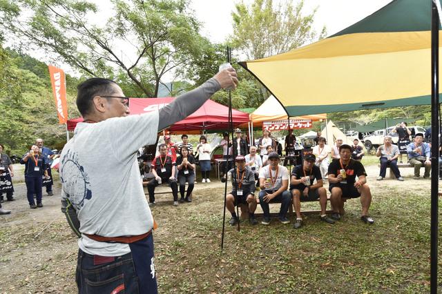 画像: 織田社長の音頭で乾杯!!大人の優雅でワイルドなキャンプの始まりです。