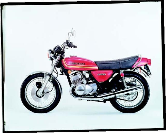 画像: ●空冷2スト・ピストンバルブ並列3気筒●249cc●28PS/7500rpm●2.7kg-m/7000rpm●160kg●3.25-18・3.50-18●27万円
