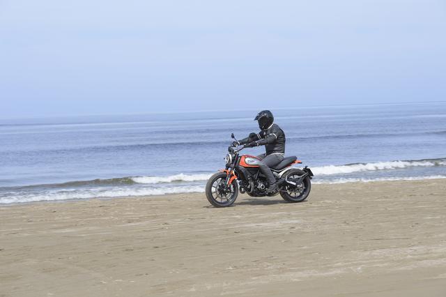画像: ドゥカティの新型「Scrambler Icon」を詳解!「The Other Side of Red」『ゴーグル』9月24日発売
