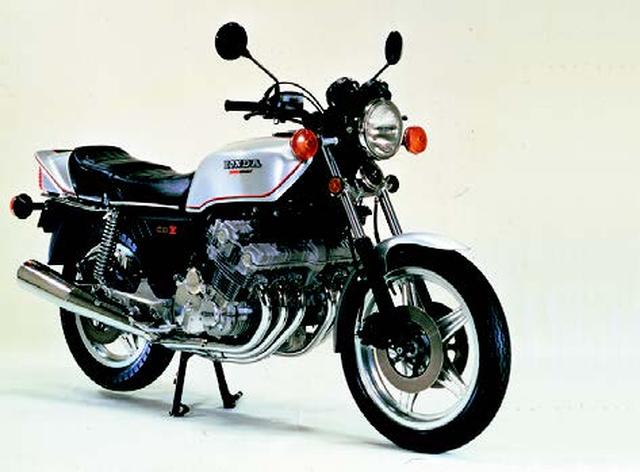 画像: ●空冷4ストDOHC4バルブ並列6気筒●1047cc●105PS/9000rpm●8.6kg-m/8000rpm●247kg●3.50-19・4.25-18●輸出車