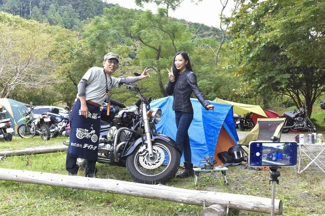 画像: テントを立て終わるころに織田社長の姿が! 早速呼び止めて一緒に記念撮影。
