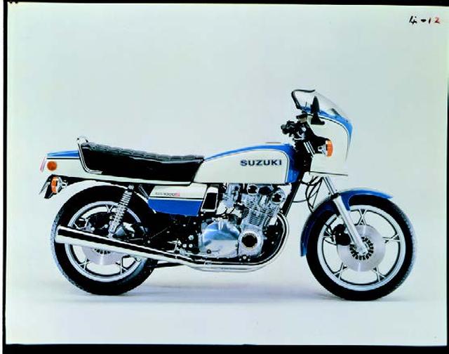 画像: ●空冷4ストDOHC2バルブ4気筒●997cc●90PS/8000rpm●8.75kg-m/6500rpm●238kg●3.25-19・4.00-18●輸出車