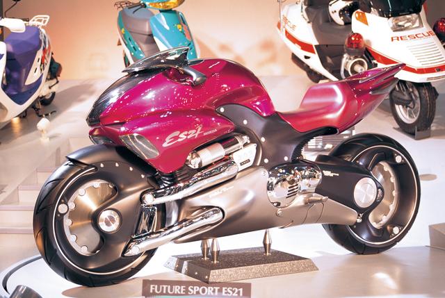 画像: 次世代と超未来のエンジン車とモーター車
