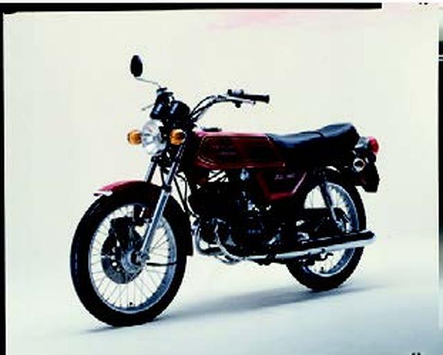 画像: ●空冷2スト・ピストンリードバルブ並列2気筒●124cc●16PS/8500rpm●1.3kg-m/8000rpm●110kg●2.75-18・3.00-18●19万8000円