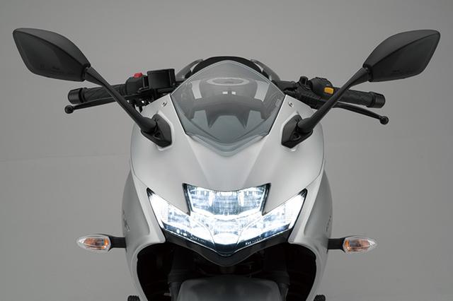 画像: 新設計のLEDヘッドライトはスズキらしい、スポーティなマスクを演出。GSX-Rのエッセンスを感じさせるデザインだ。