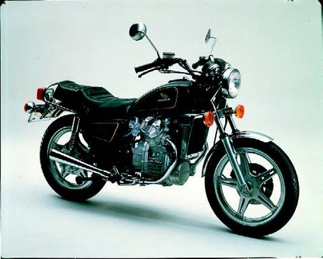 画像: ●水冷4ストOHV2バルブV型2気筒●396cc●40PS/9500rpm●3.2kg-m/7500rpm●204kg●3.25-19・3.75-18●43万8000円