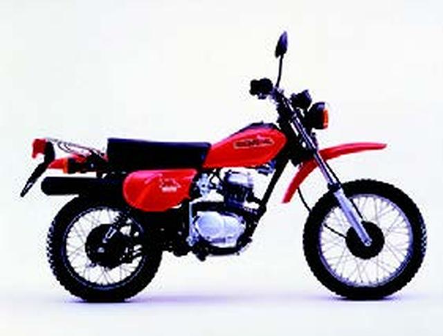 画像: ●空冷4ストOHC2バルブ単気筒●49cc●4.5PS/9000rpm●0.37kg-m/8000rpm●71kg●2.50-16・2.75-14●13万9000円