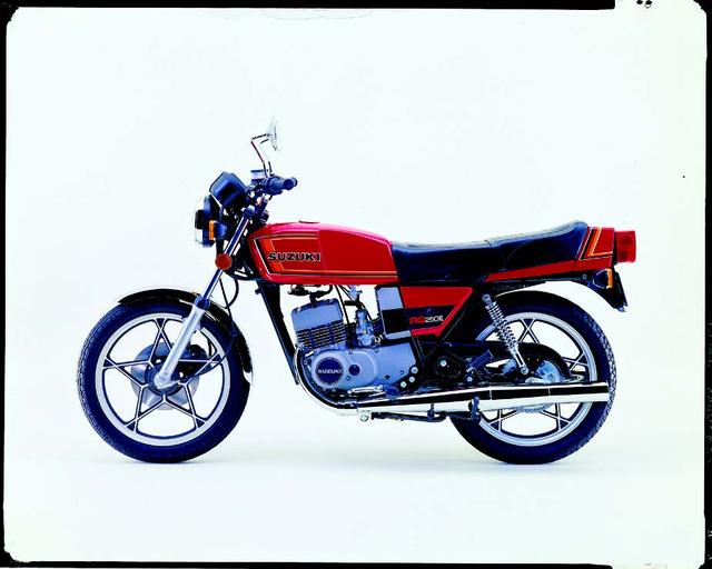 画像: ●水冷2スト・パワーリードバルブ並列2気筒●247cc●30PS/8000rpm●2.9kg-m/7000rpm●126kg●3.00-18・3.25-18●29万5000円