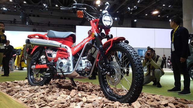 画像: 世界初出展のCT125、堂々とした佇まいです。
