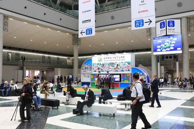 画像: ③休憩スポットは多い! ホンダブースでは充電もできる!