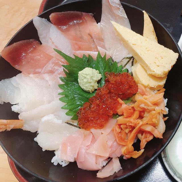 画像: 迷った結果、人気の海鮮丼の“たてやま上盛”