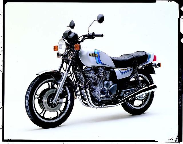 画像: ●空冷4ストDOHC2バルブ並列4気筒●398cc●45PS/10000rpm●3.5kg-m/8000rpm●176kg●3.00-19・110/90-18●41万円