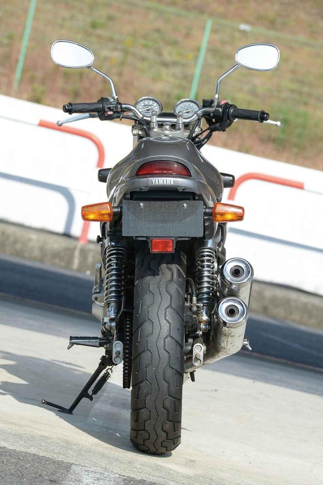 画像: ライダーの着座部分を思い切って落とし込んだ、躍動的なスタイルで評価を集めたジール。足着き性の良さと曲面を多用した柔和なデザインもあってか、女性ライダーの比率が高かったような印象を持っている。