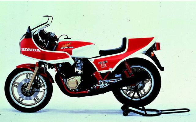 画像: ●空冷4ストDOHC4バルブ並列4気筒●1062cc●115PS/9000rpm●10.0kg-m/7500rpm●233kg●3.50-19・130/90-18●輸出車
