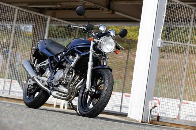 画像: 独自の鋼管トラスフレーム採用の250ネイキッド