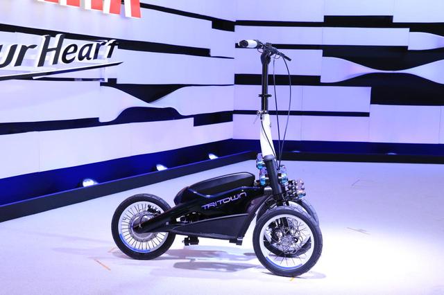 画像: トリタウンは、LMW機構を備えたフロント2輪の小型電動立ち乗りモビリティ。すでに国内で実証実験が行なわれています。