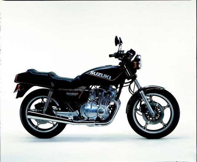 画像: ●空冷4ストDOHC4バルブ並列4気筒●398cc●45PS/10000rpm●3.5kg-m/8500rpm●175kg●3.25-19・3.75-18●43万円