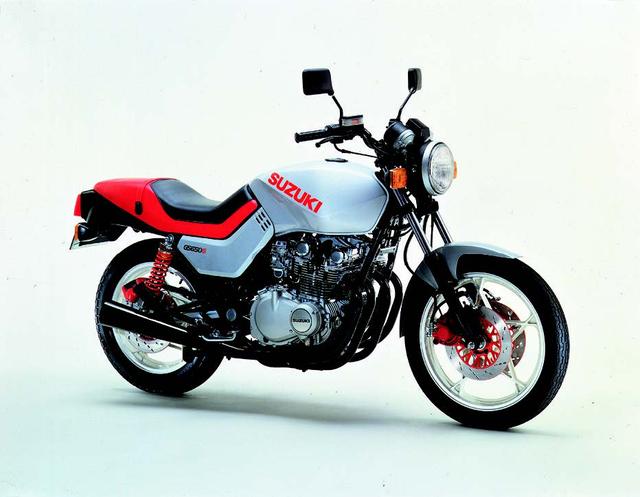 画像: ●空冷4ストDOHC2バルブ並列4気筒●673cc●65PS/9500rpm●5.3kg-m/8000rpm●210kg●3.25-19・4.25-17●52万円