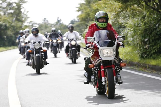 画像: 納車の後は箱根をひとっ走りして小田原漁港で昼食。バイカーズパラダイスが気に入ったRGさん「よーし、これから毎週ここだ!」って(笑)。またRGTCイベントやりましょ!