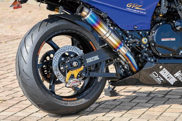 画像: ホイールはO・ZレーシングGASS RS-Aの3.50-17/5.50-17を履く。サイレンサーはナイトロレーシング・コニカルチタンV-1ヒートポリッシュを装着。