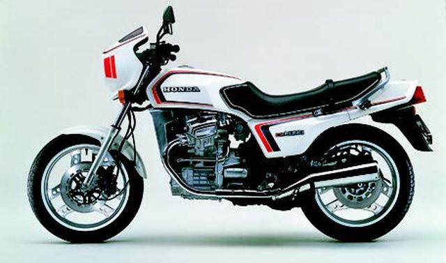 画像: ●水冷4ストOHV4バルブV型2気筒●396cc●40PS/9000rpm●3.2kg-m/7500rpm●209kg●100/90-18・120/80-18●49万8000円