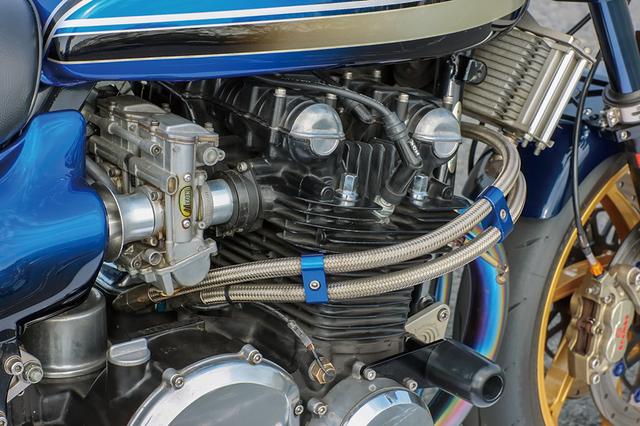 画像: エンジンはワイセコφ73mmピストンとZ1クランクによって1105cc化し、ヨシムラST-1カムシャフト組み込みやポート加工なども行う。
