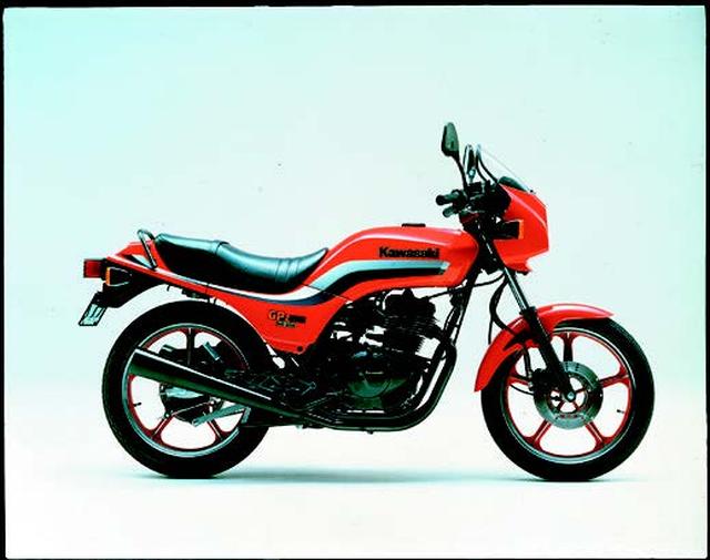 画像: ●空冷4ストOHC2バルブ並列2気筒●248cc●33PS/10500rpm●2.3kg-m/9500rpm●146kg●90/90-18・110/80-18●37万円