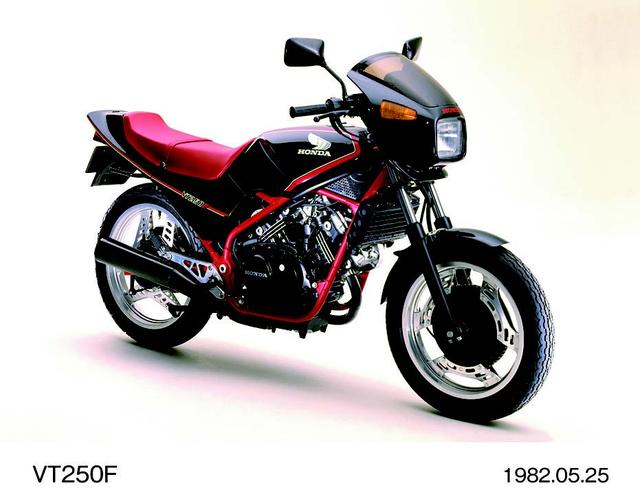 画像: ●空冷4ストDOHC4aV型2気筒●248cc●35PS/11000rpm●2.2kg-m/10000rpm●149kg●100/90-16・110/80-18●39万9000円