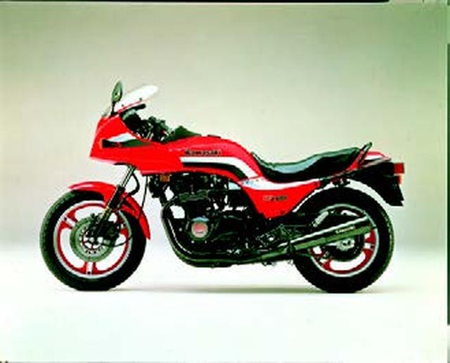 画像: ●空冷4ストDOHC2バルブ並列4気筒●1089cc●120PS/8750rpm●10.2kg-m/8000rpm●244kg●110/90-18・130/90-17●輸出車