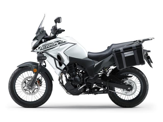 画像2: カワサキが「VERSYS-X 250 TOURER」の2020年モデルを販売開始! 初めての白ボディ、さらに都市迷彩風のグレーも新たなグラフィックで復活