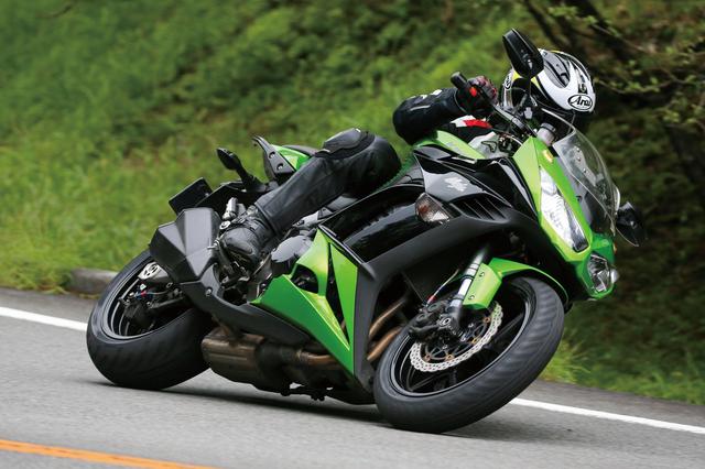 画像: テスト車はカワサキNinja1000。GTⅡには重量車用にカーカスを強化し、製品名末尾に(A)が付く仕様もあるが、ニンジャは装備重量230㎏台なので通常仕様をチョイス。