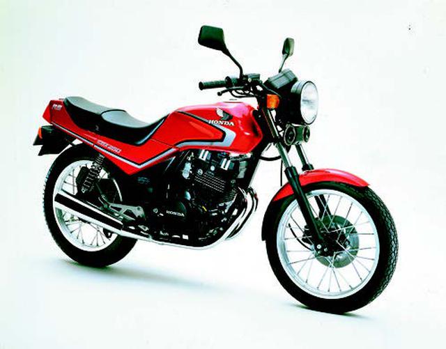 画像: ●空冷4ストDOHC4バルブ単気筒●249cc●30PS/9500rpm●2.4kg-m/8000rpm●129kg●90/90-18・110/90-18●26万8000円
