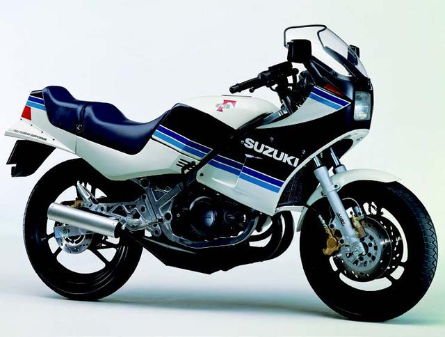 画像: ●水冷2スト・パワーリードバルブ並列2気筒●247cc●45PS/8500rpm●3.8kg-m/8000rpm●131kg●100/90-16・100/90-18●46万円